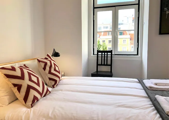 Sm3 Cosy And With Rooftop Terrace And Ac! In Principe Real, Near Bairro Alto *